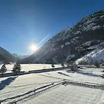 Pure Comfort! Entire With Abundant Space Near Zermatt With Parking! Tasch
